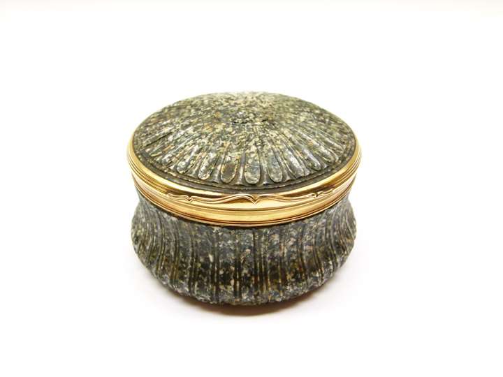 18th century gold mounted round green porphyry box